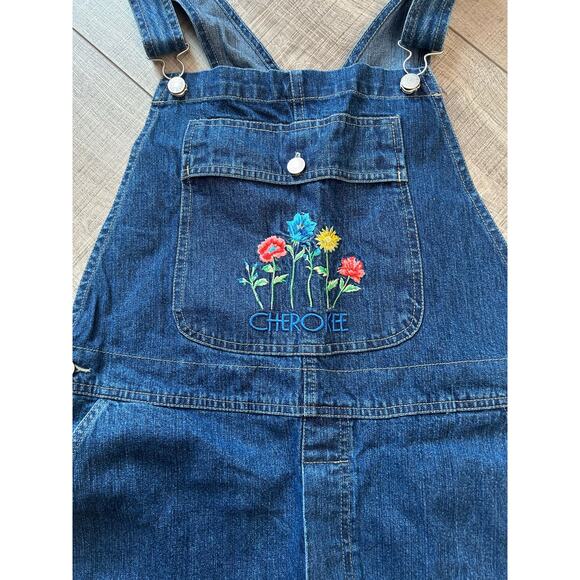 Cherokee Denim Overall Shorts with Embroidered Flowers – Size L - Picture 2 of 5
